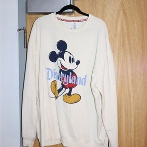 DISNEYLAND white crew neck